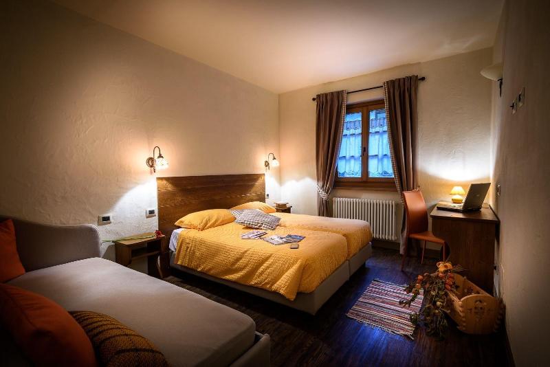 Ostello Del Castello Tirano