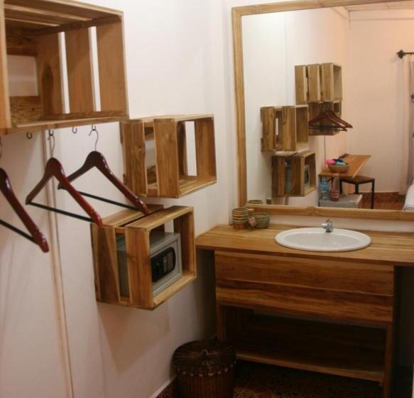 بنسيون Cold River