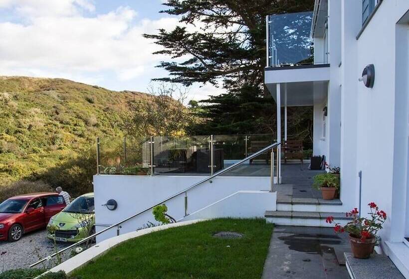 Пансион Holywell Bay B&b