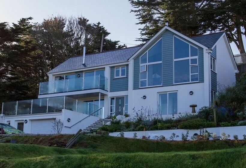 Пансион Holywell Bay B&b