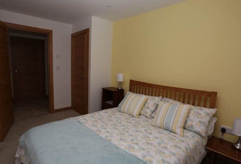 Пансион Holywell Bay B&b