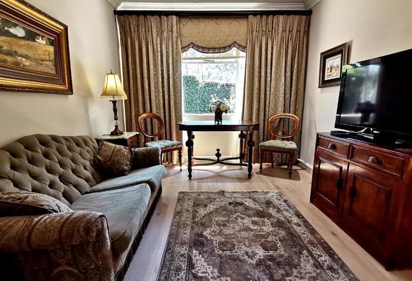 膳宿费 Royal Ridge Guest House