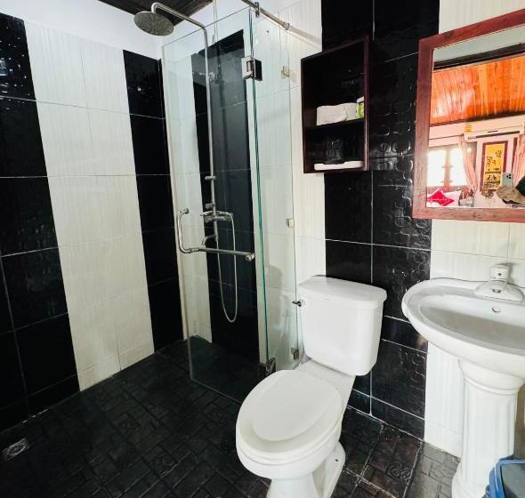 פנסיון Singharat Guesthouse