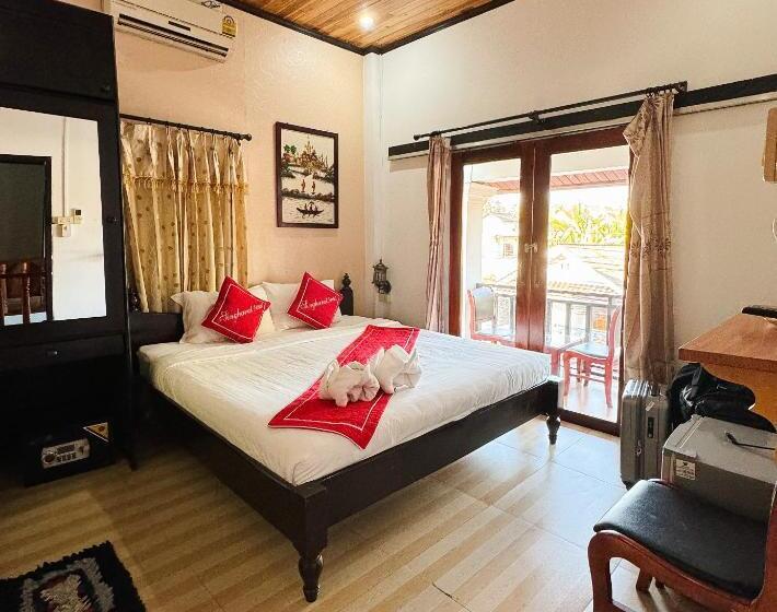 פנסיון Singharat Guesthouse