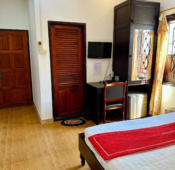 פנסיון Singharat Guesthouse