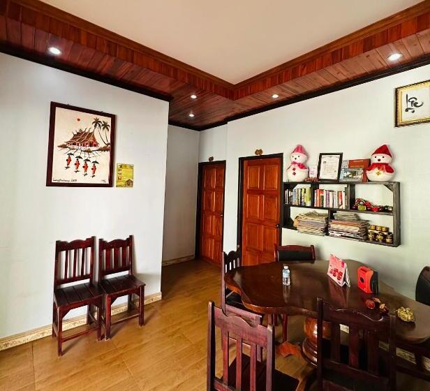 פנסיון Singharat Guesthouse