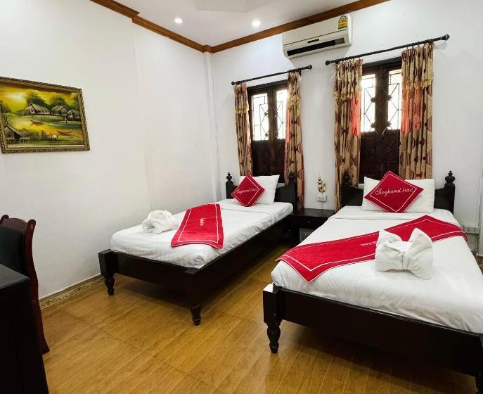 פנסיון Singharat Guesthouse