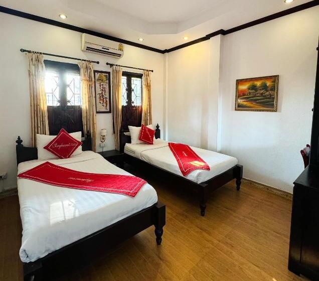 פנסיון Singharat Guesthouse