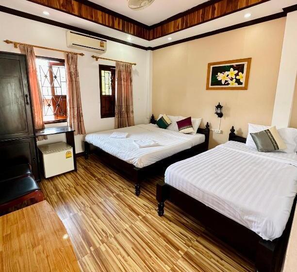 פנסיון Singharat Guesthouse