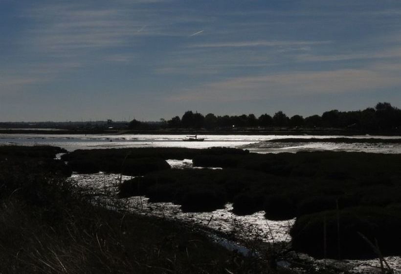 ペンション The Landings @ 83