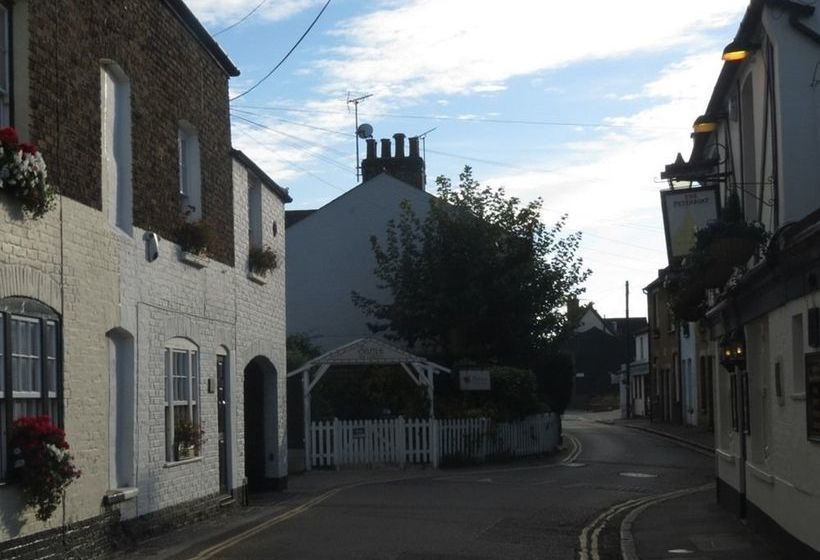 ペンション The Landings @ 83