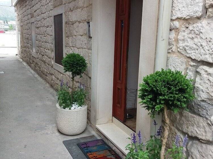 פנסיון Villa Jidro