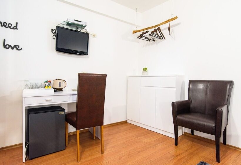 פנסיון Villa Jidro