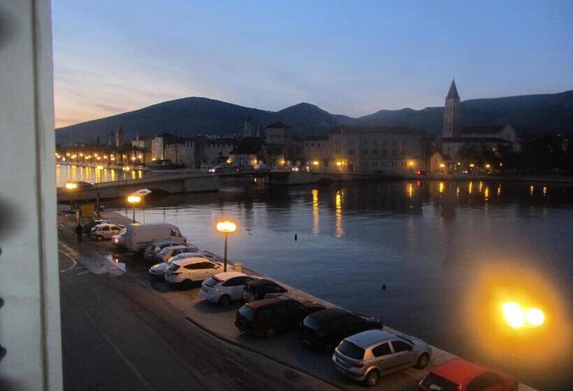 פנסיון Villa Jidro