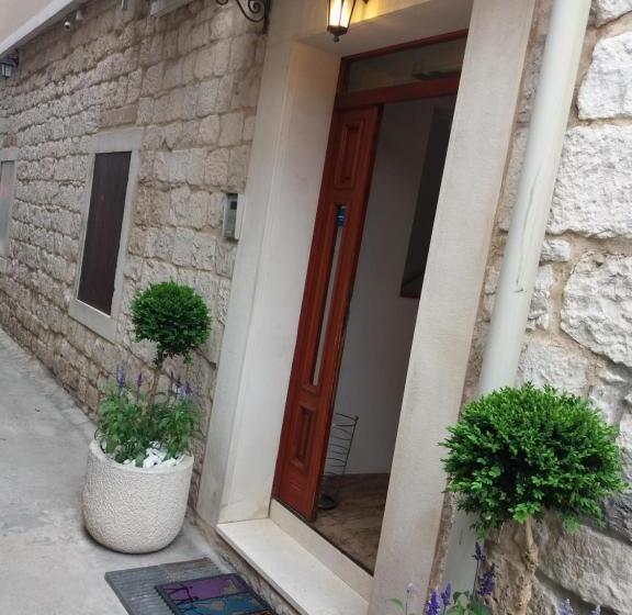 פנסיון Villa Jidro