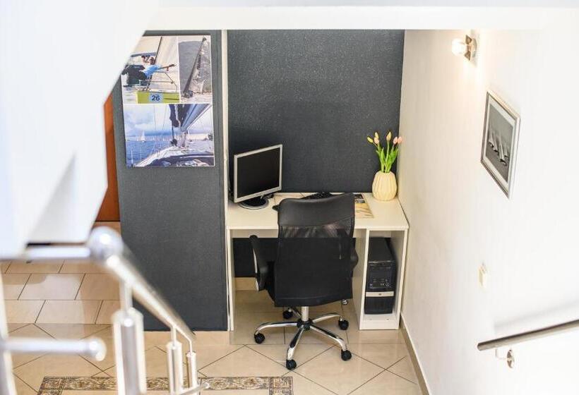 פנסיון Villa Jidro