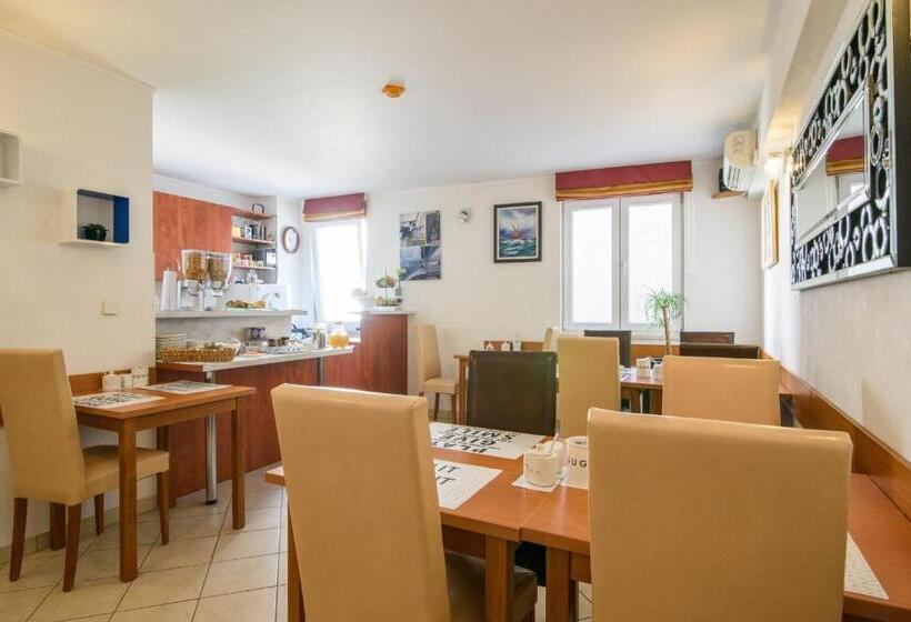 פנסיון Villa Jidro