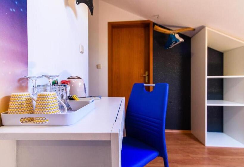 پانسیون Villa Jidro