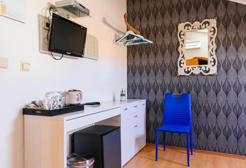 פנסיון Villa Jidro