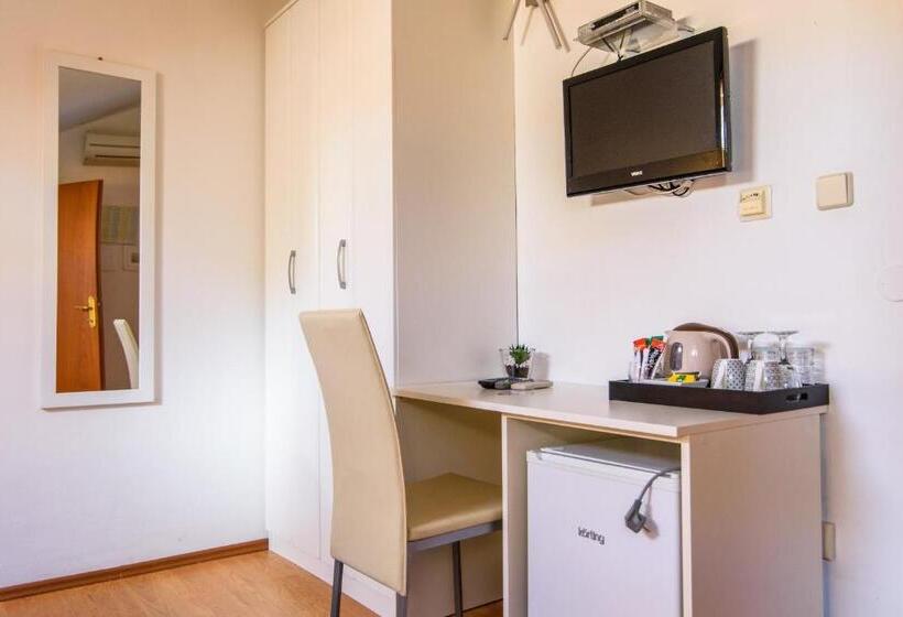 پانسیون Villa Jidro