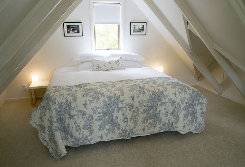 Plum Tree House And Quince Cottage