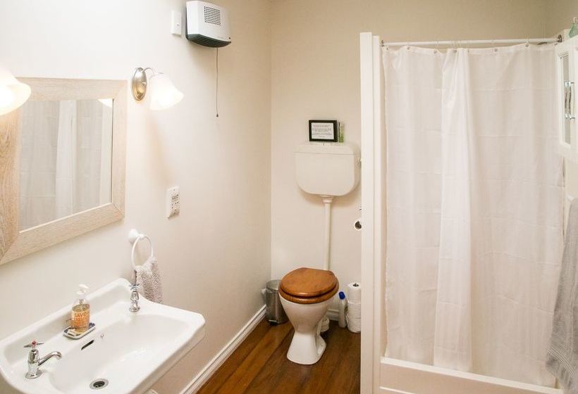 Plum Tree House And Quince Cottage