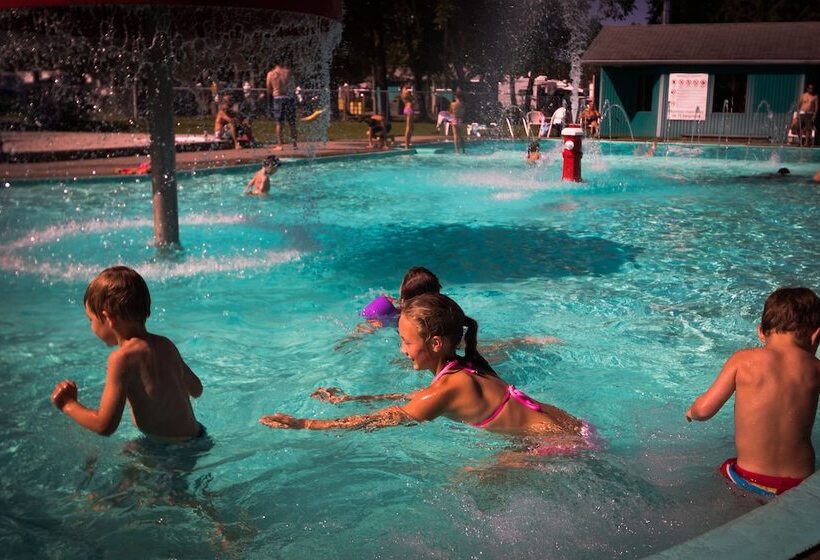 渡假胜地  Centre De Villégiature Dam En Terre