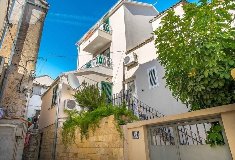 Split Allure Apartments