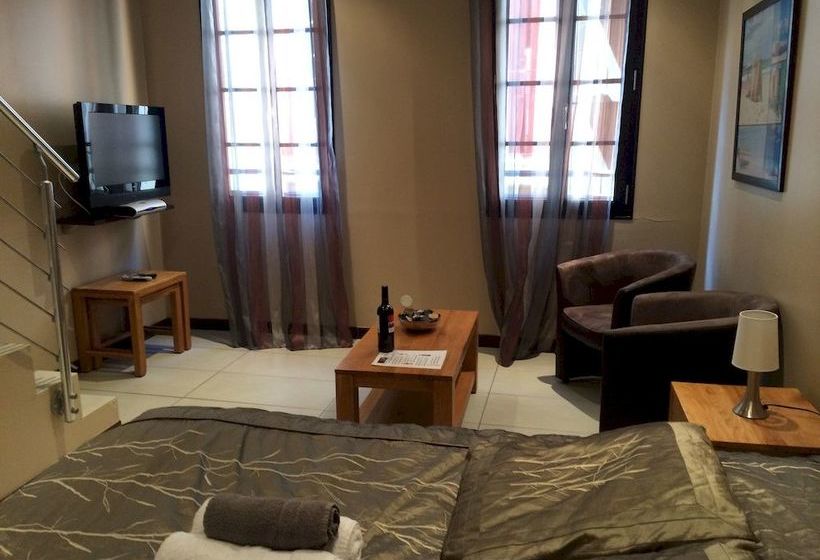 Suites Coronell d'En Vila