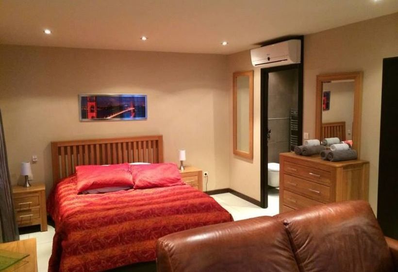 Suites Coronell d'En Vila