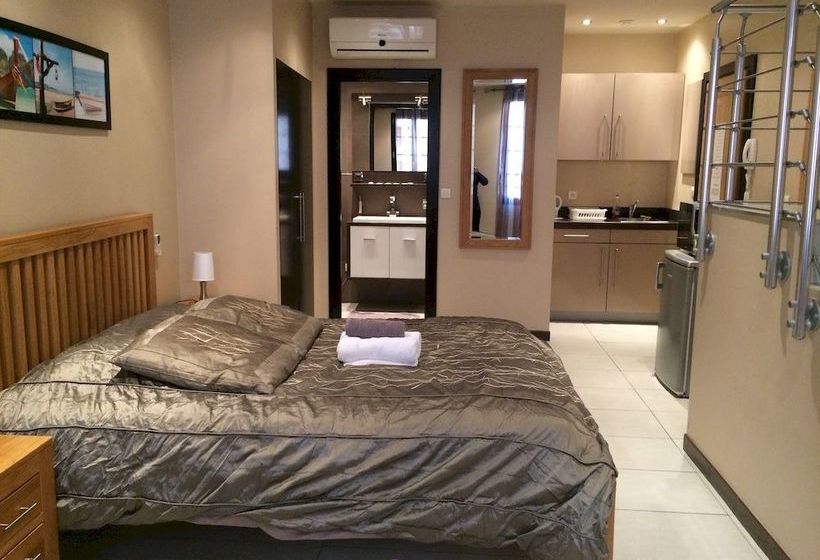 Suites Coronell d'En Vila