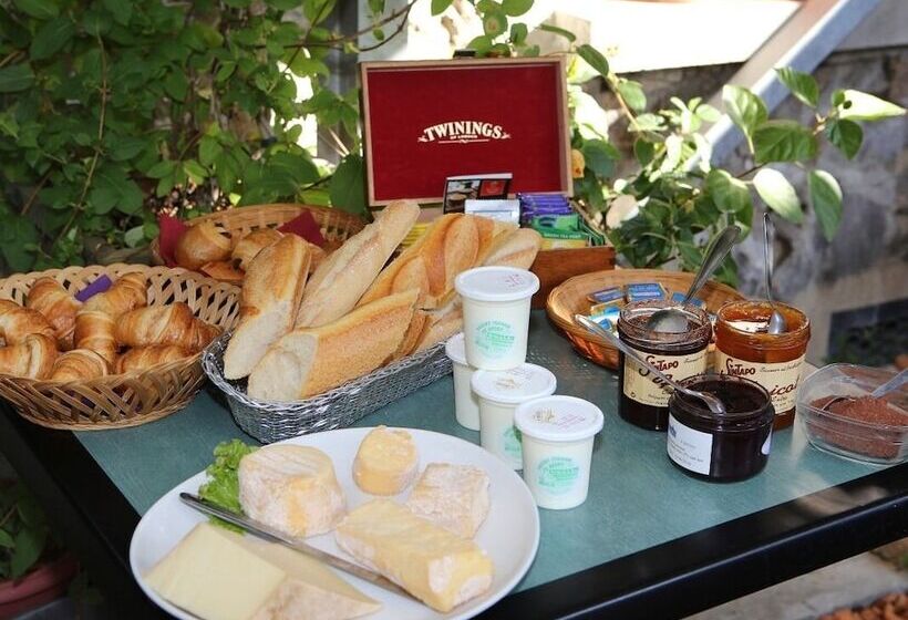 ベッドアンドブレックファースト Aux Pierres Magiques