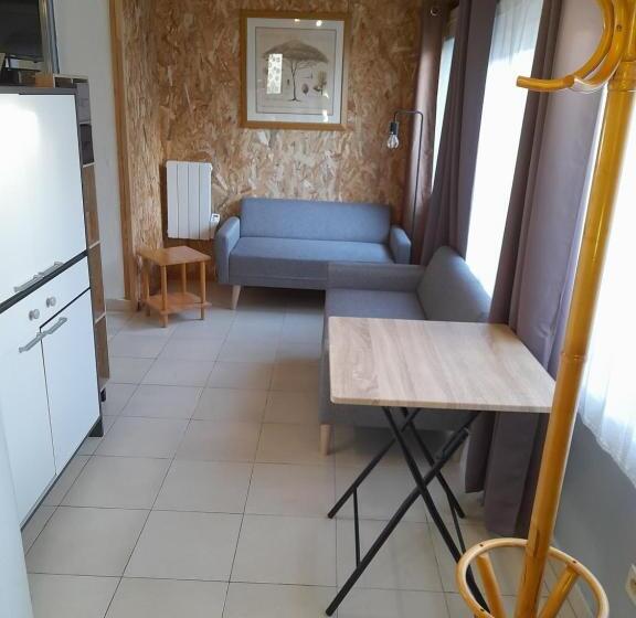 مبيت وإفطار Chambres D Hôtes Chez Cécile à Lagnes