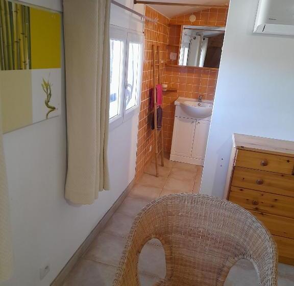 مبيت وإفطار Chambres D Hôtes Chez Cécile à Lagnes