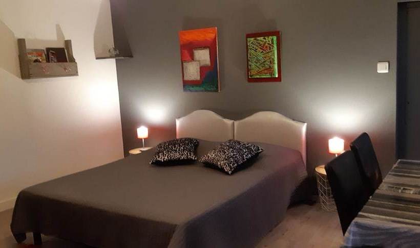 민박 Chambres D Hôtes De La Gondromière