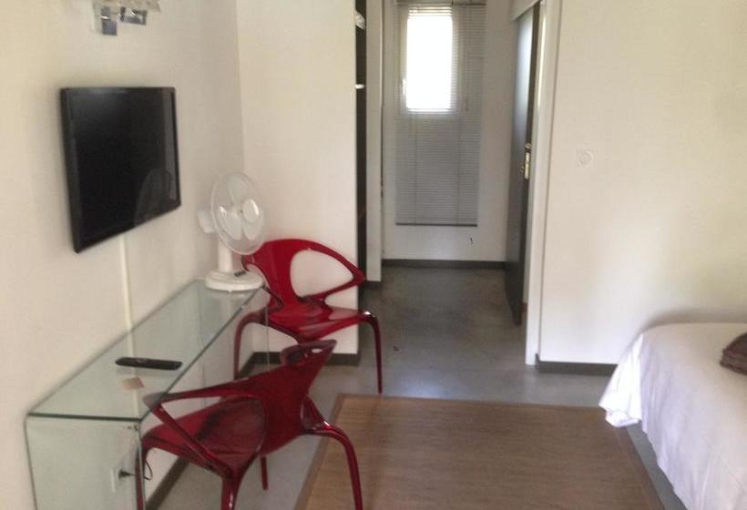 تختخواب و صبحانه Domaine De Giron