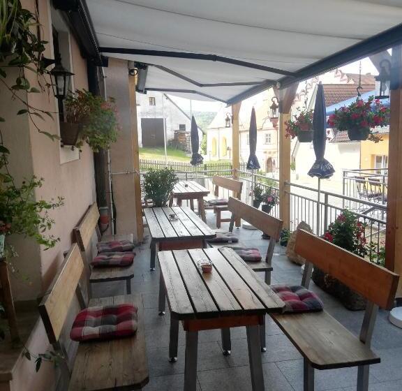 住宿加早餐  Gasthaus Felsenwastl