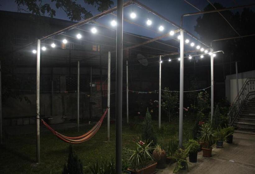 تختخواب و صبحانه Guesthouse Levani