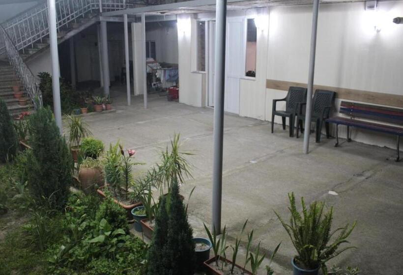 تختخواب و صبحانه Guesthouse Levani