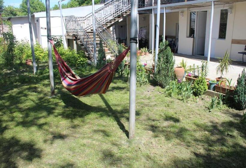 تختخواب و صبحانه Guesthouse Levani