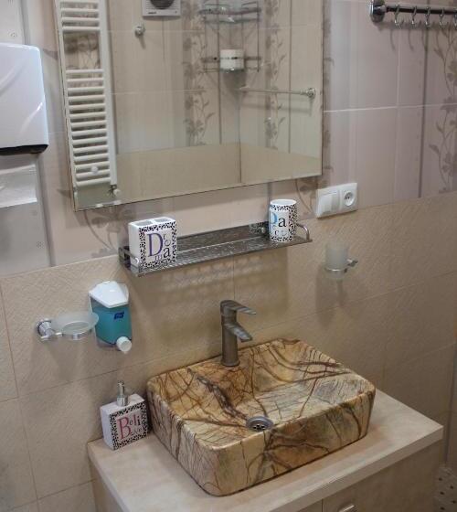 تختخواب و صبحانه Guesthouse Levani