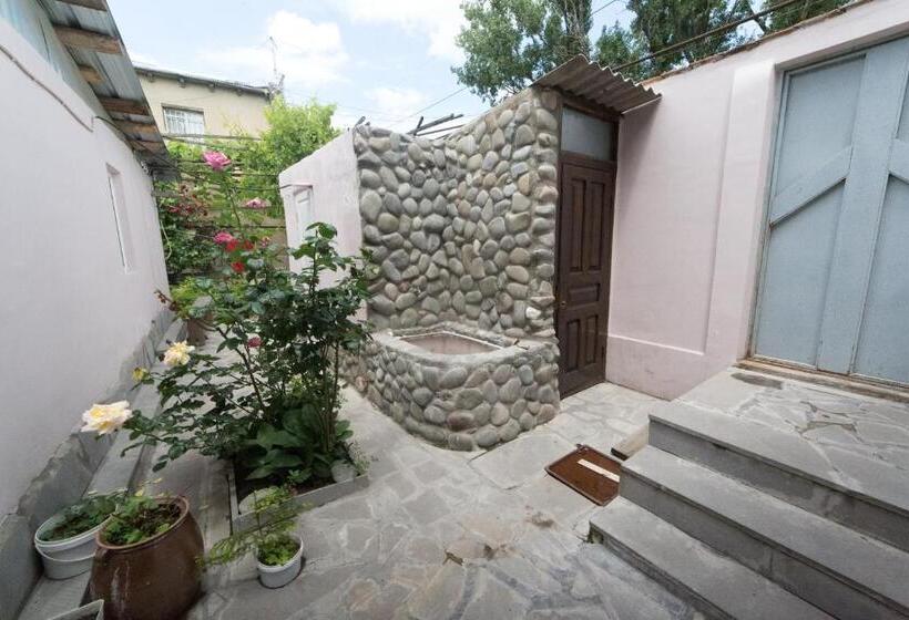 تختخواب و صبحانه Guesthouse Levani