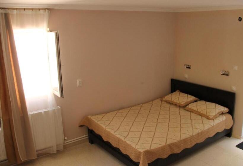 تختخواب و صبحانه Guesthouse Levani