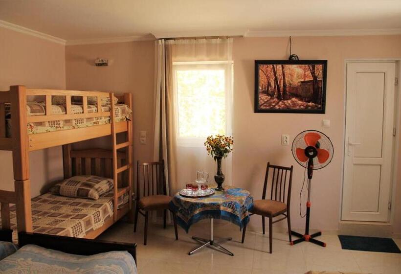 تختخواب و صبحانه Guesthouse Levani