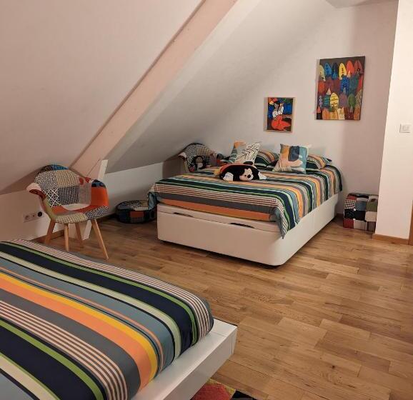 تختخواب و صبحانه Les Chambres D Oriane