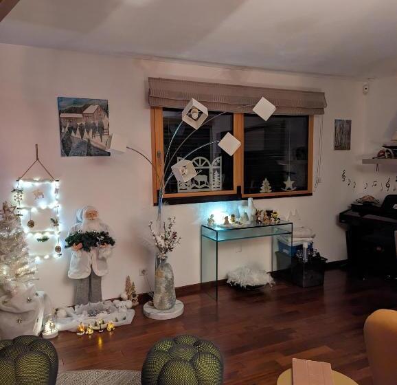 تختخواب و صبحانه Les Chambres D Oriane