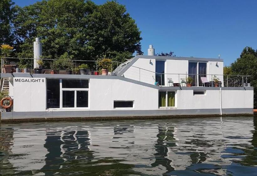 Bed and Breakfast Megalight Ii