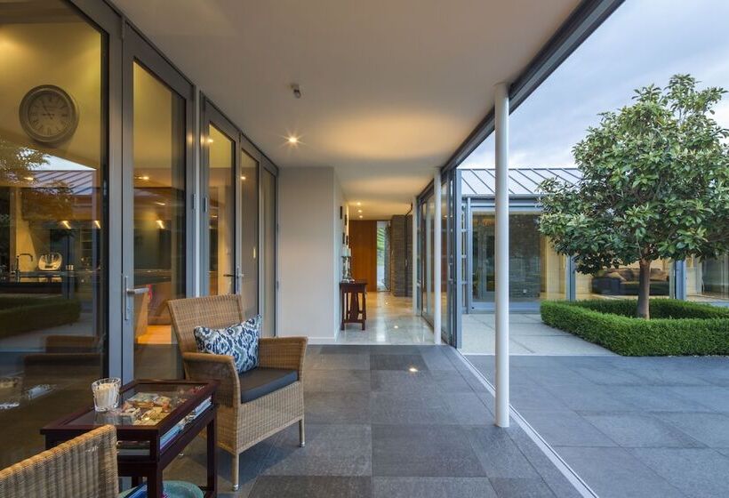 مبيت وإفطار Mt Michael Lodge