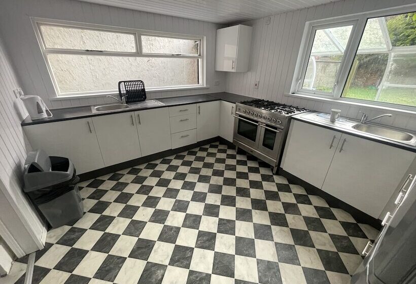 צימר OYO Queens Quarter