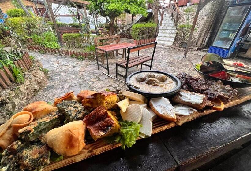 مبيت وإفطار Rooms Merlika  Inside The Castle